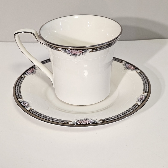 Noritake Halifax Fine China with Platinum Trim - Picture 2 of 3